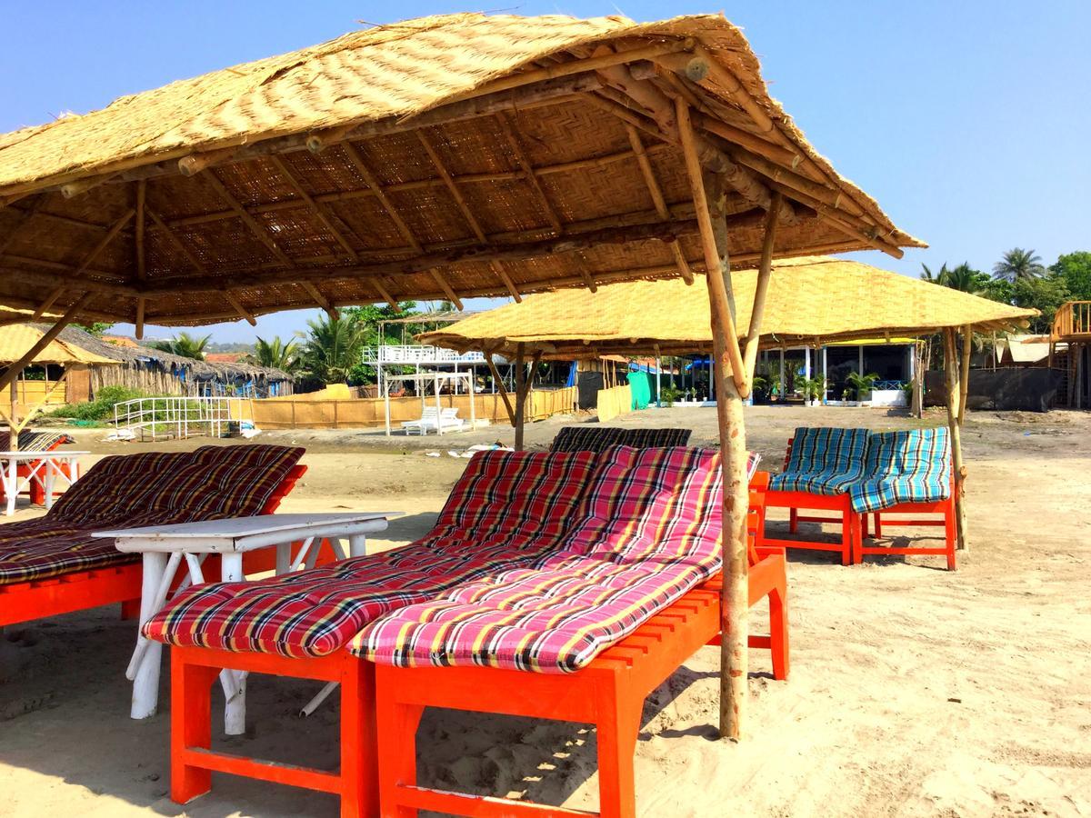 Morjim Queen Beach Resort Exterior photo