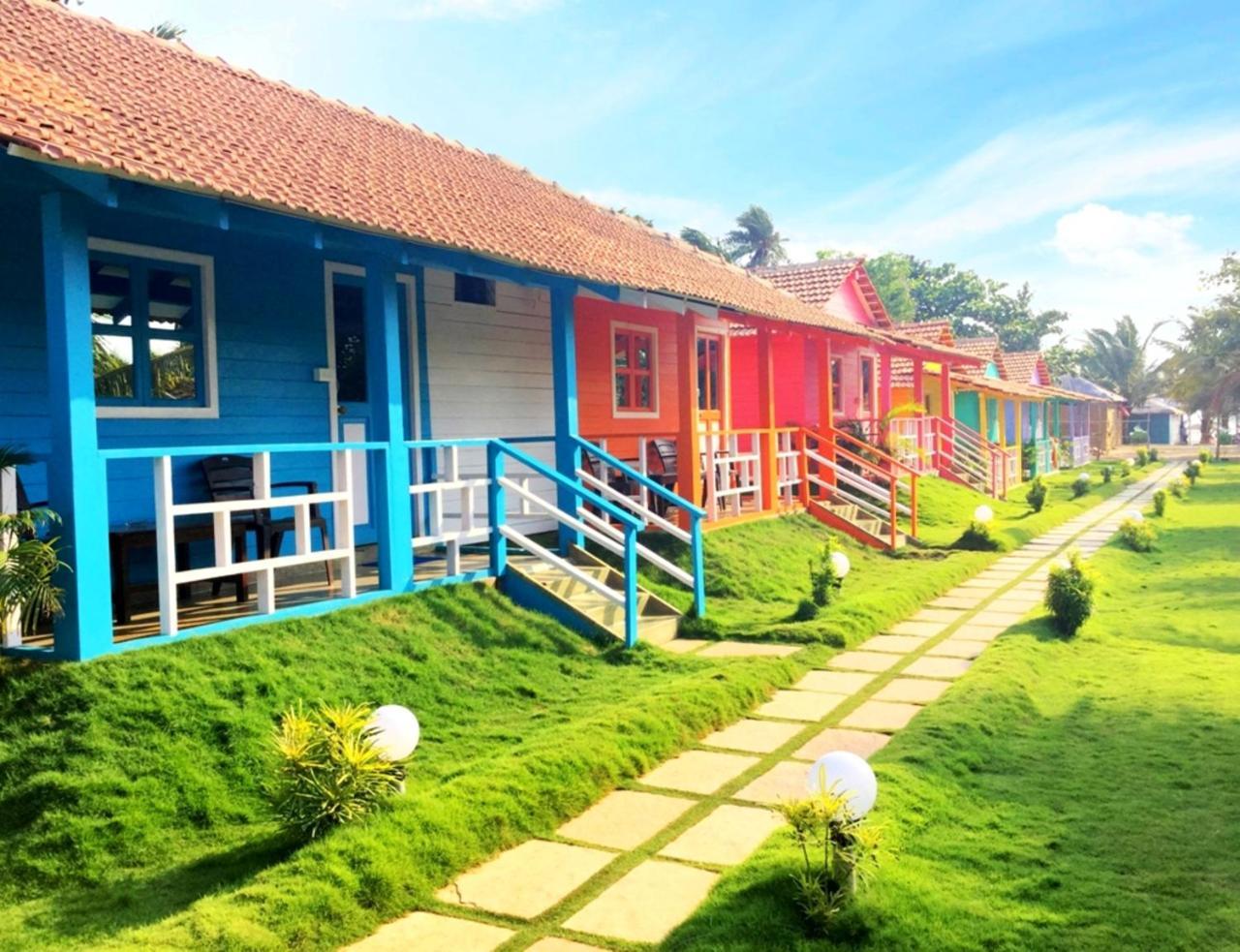 Morjim Queen Beach Resort Exterior photo