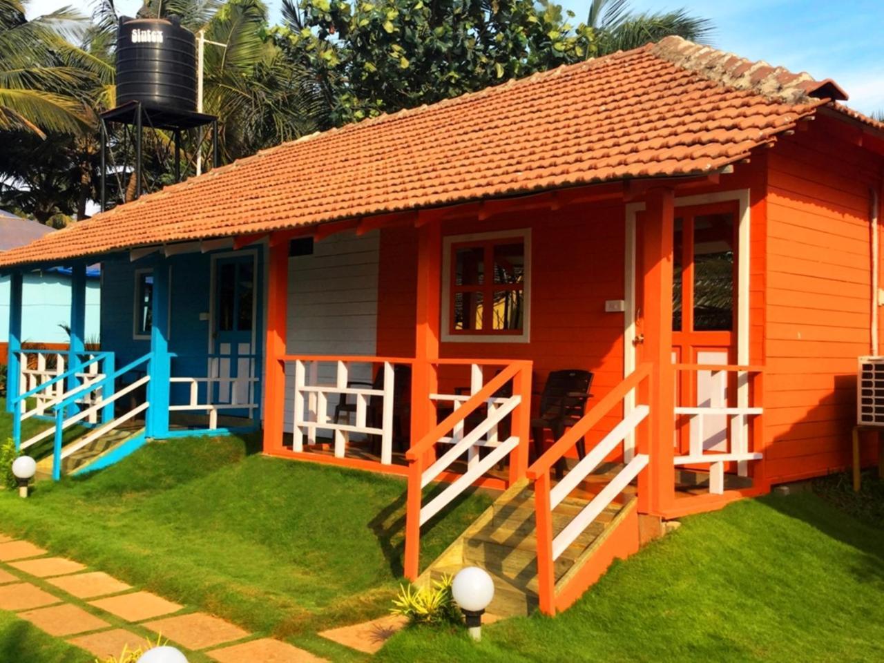 Morjim Queen Beach Resort Exterior photo
